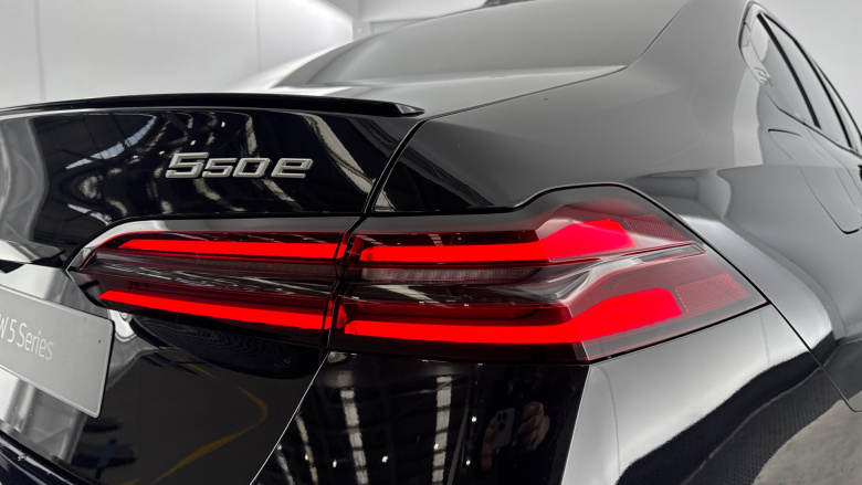 BMW 5 Series 550e xDrive M Sport Pro 4dr Auto [Tech+/Comfort+] Saloon